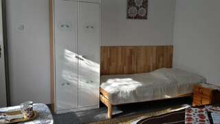 Проживание в семье Dom na Ludowo w Brzeźnicy Brzeźnica Стандартный трехместный номер с собственной ванной комнатой-5